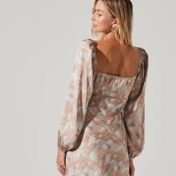 ASTR The Label Satin Twist Front Mini Dress Size Small NWT - Picture 2 of 11